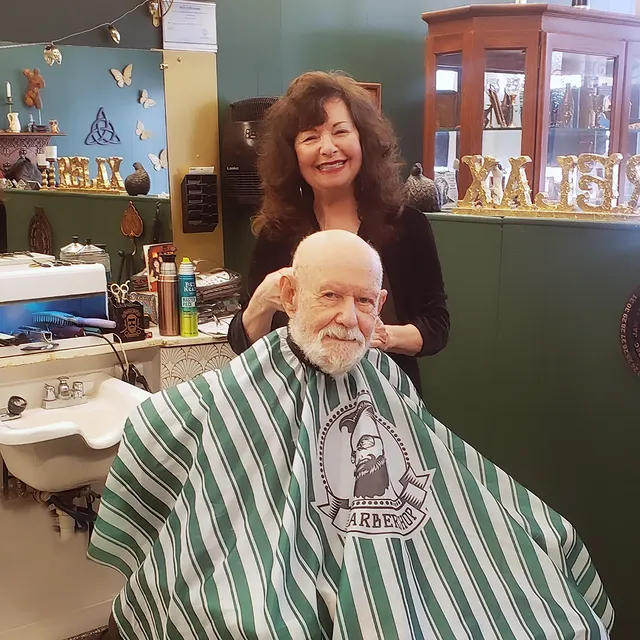 Hot-Towel Straight-Razor Shave